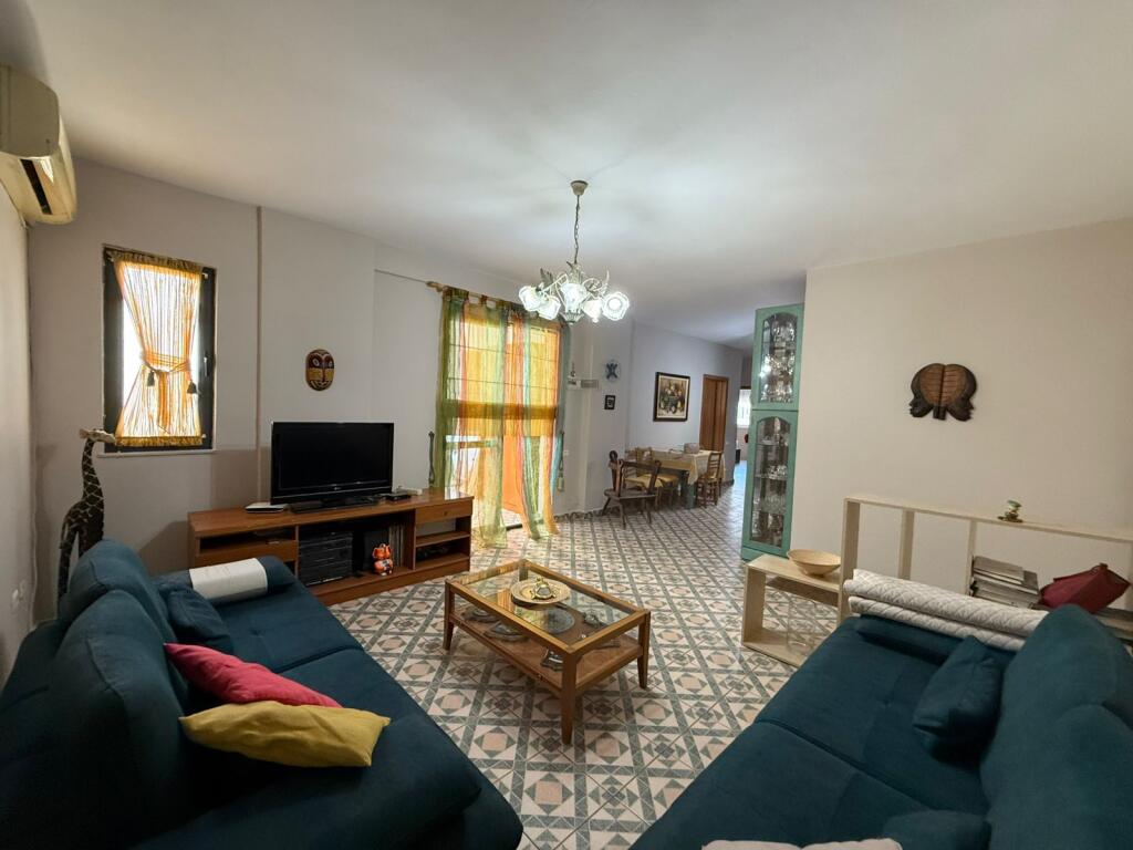 Jepet me qira apartament 2+1 tek 21 dhjetori