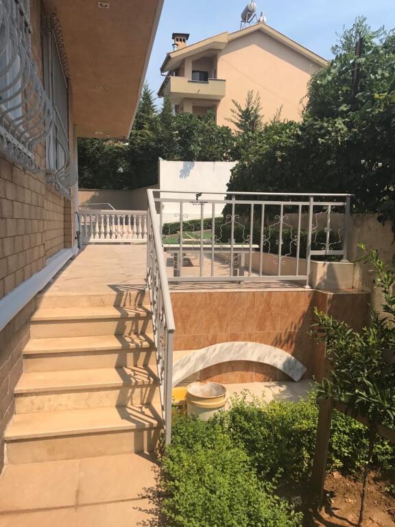 VILLA SU TRE PIANI IN VENDITA A KAMEZ 450.000 EURO
