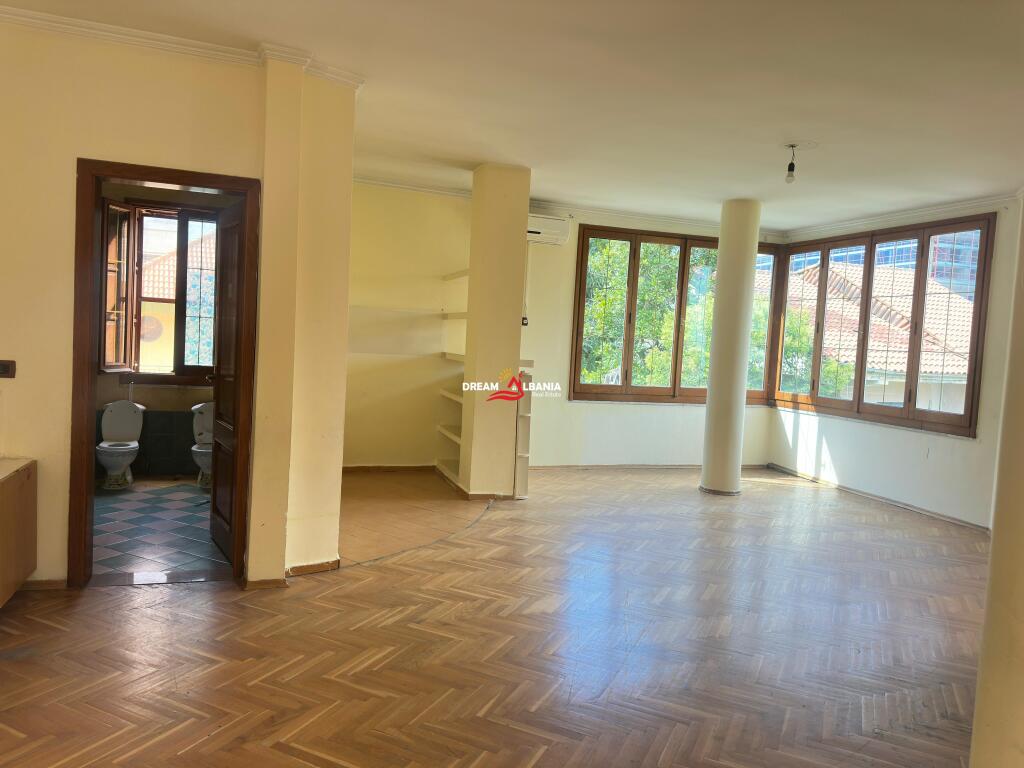 Villa di 3 piani in affitto, Comune di Parigi (ID 4251422)
