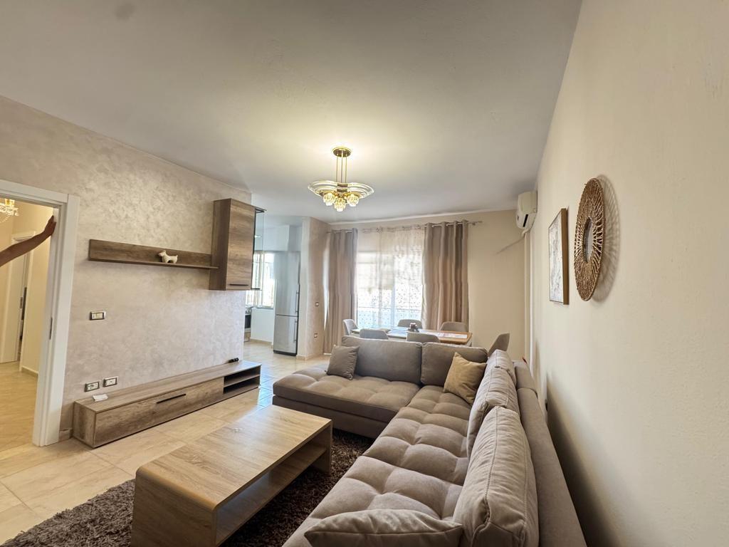 AFFITTIAMO APPARTAMENTO 2+1 VICINO AL PALAZZO DELLE BRIGATE! 600 € /Mese
