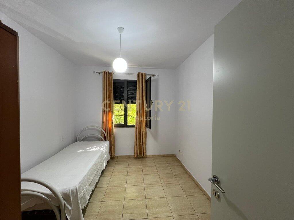 Jepet me qira apartament 2+1, rruga Mine Peza