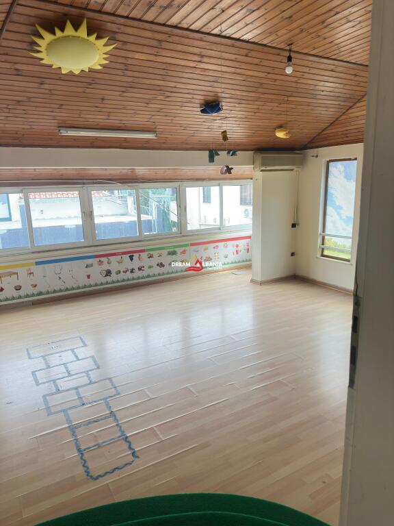 Villa di 3 piani in affitto, Comune di Parigi (ID 4251422)