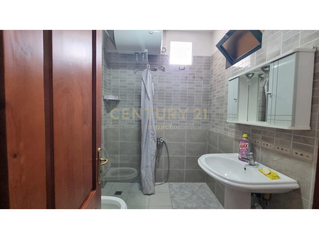 Appartamento 2+1+2 In Affitto in Via Dibra, Tirana - 650€ | 120 m²
