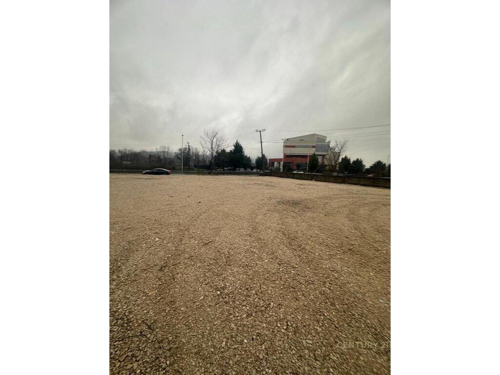 Shitet toke Rinas , shume prane Aeroportit  - 280,000 €