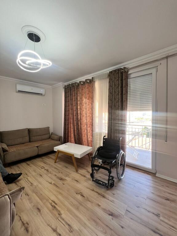 Jepet me qira 1+1  tek gjimnazi Sami Frasheri