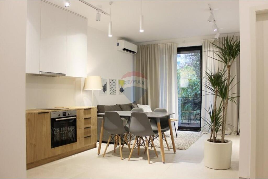 Apartamnet me qira ne Myslym Shyri prane Karburant Kastratit.