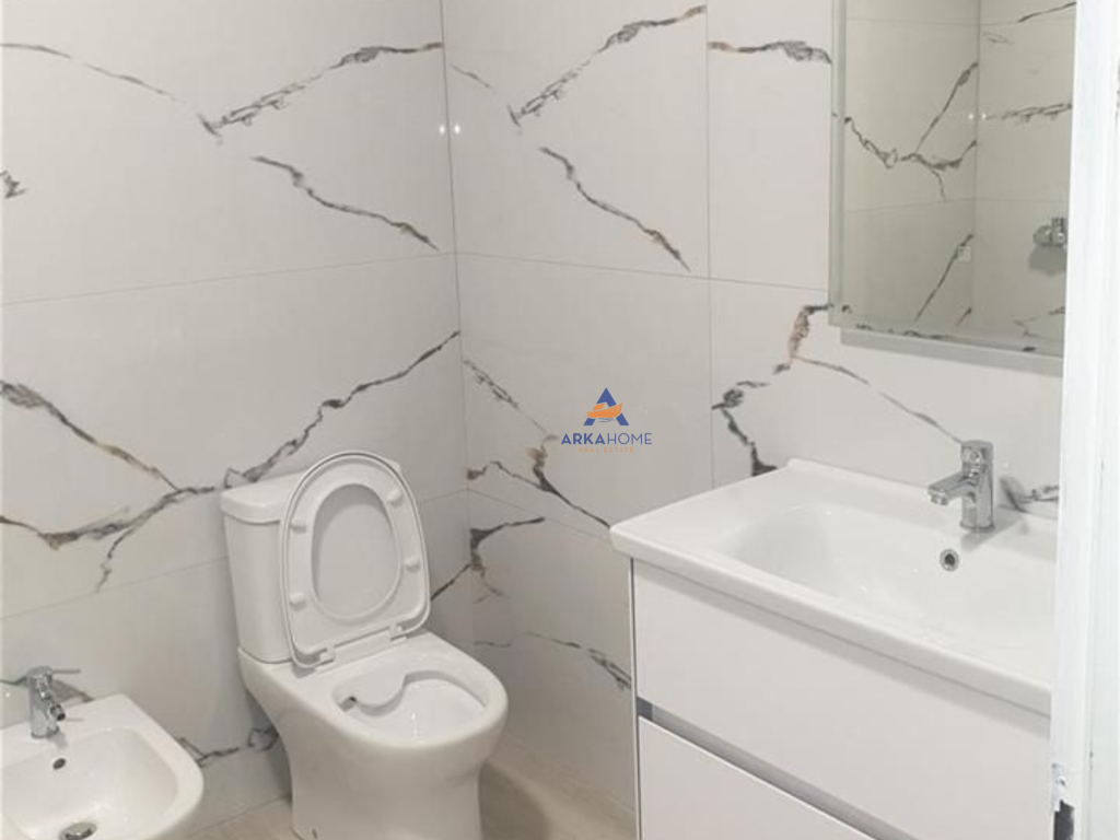 JEPET ME QERA APARTAMENT 76M2 "RRUGA BRIGADE VIII, BLLOK" 900 EURO.