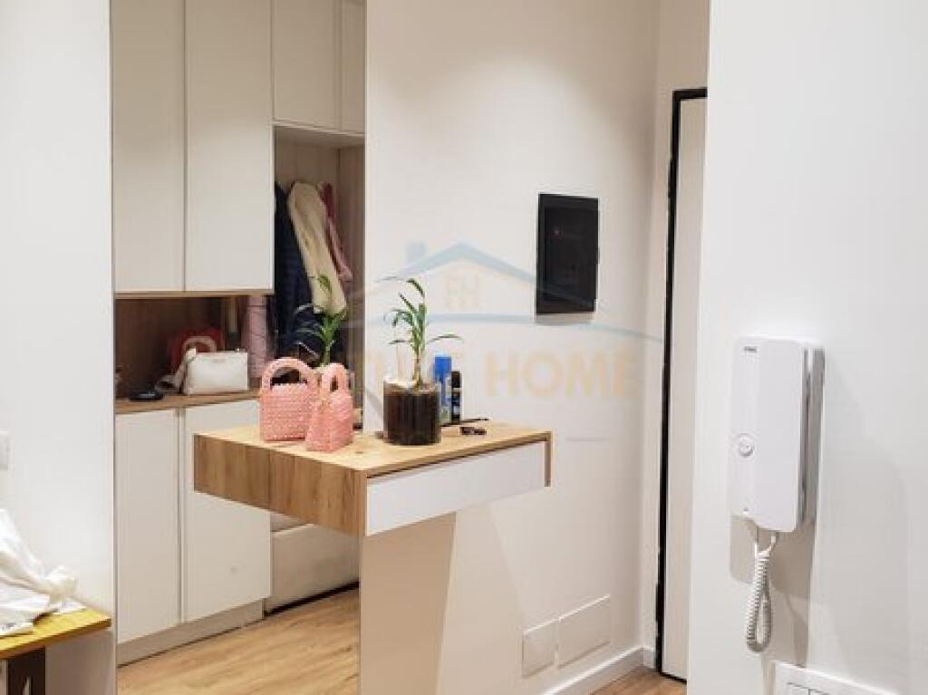 Shitet, Apartament 2+1+2+Post Parkimi, Unaza e Re , Tiranë.