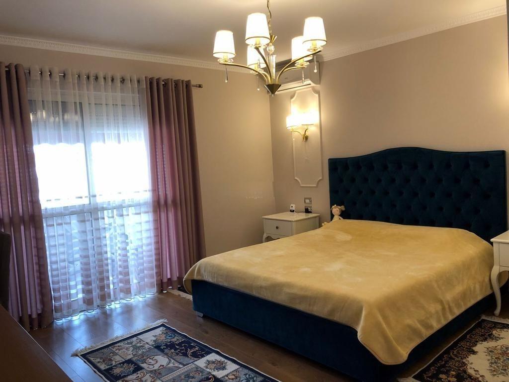 Appartamento 2+1+2 bagni in vendita a Fresk, Tirana