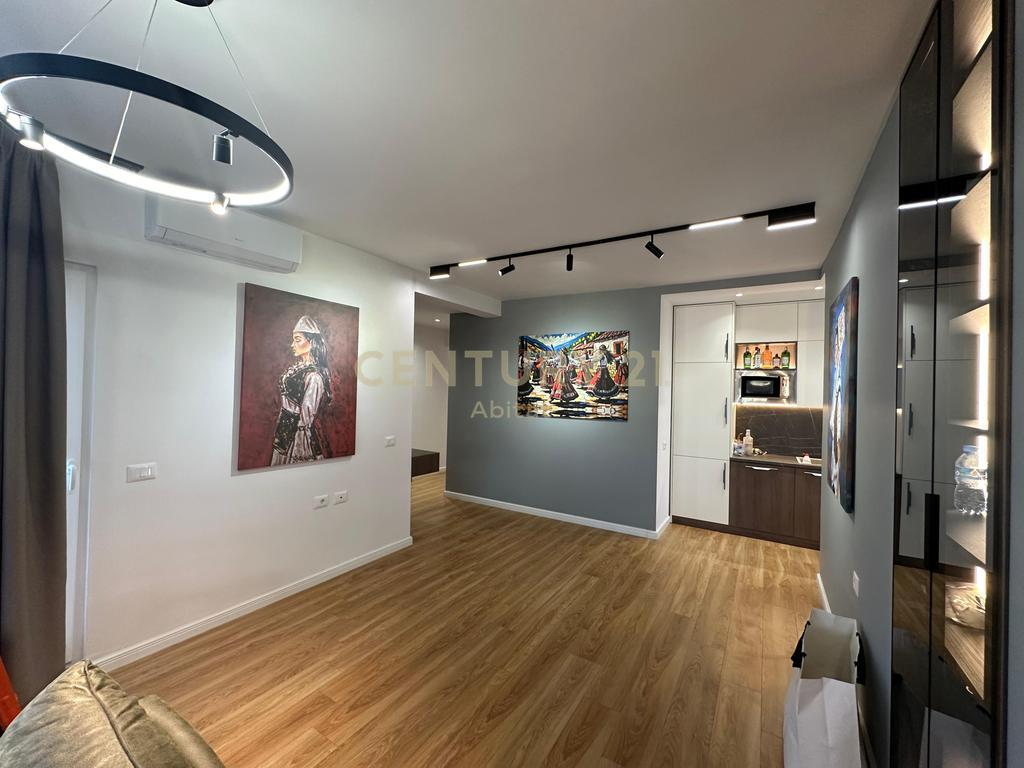 ISH FUSHA E AVIACIONIT: APARTAMENT 2+1 ME QIRA