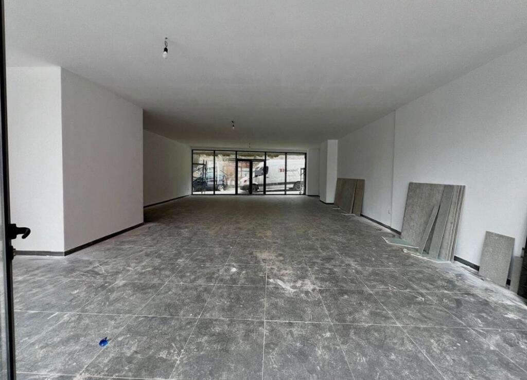 DYQAN ME QERA 120M2 RRUGA E DIBRES 1.200 EURO