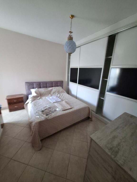 Jepet Me Qera Apartament 2+1+1 Ballkon