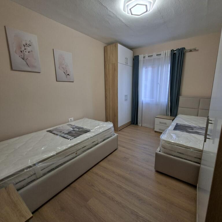 Jepet me qera 2+1, mbrapa shkolles 1 Maj, rruga Zonja Curre