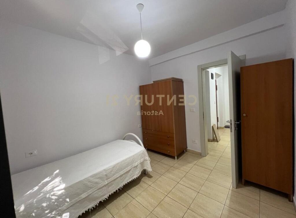 Jepet me qira apartament 2+1, rruga Mine Peza