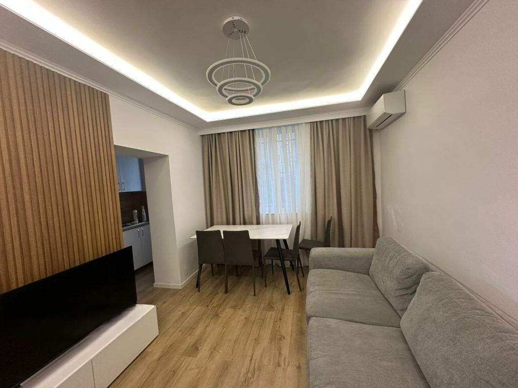 JEPET ME QIRA APARTAMENT 2+1 TEK 21 DHJETORI! 700 € /Muaj