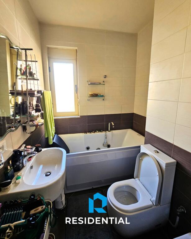 Tek Liqeni I Thate Shitet Apartament 2+1+2 I Mobiluar Me Cmim Super Okazion 1690€/m²!