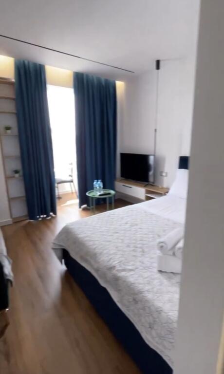 SI AFFITTANO 3 MONOLOCALI IN VIA DURRES 1.200 EURO
