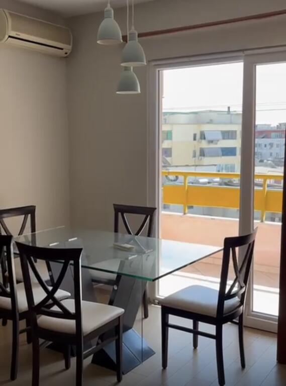 Jepet Me Qera Apartament 2+1+1 Ballkon