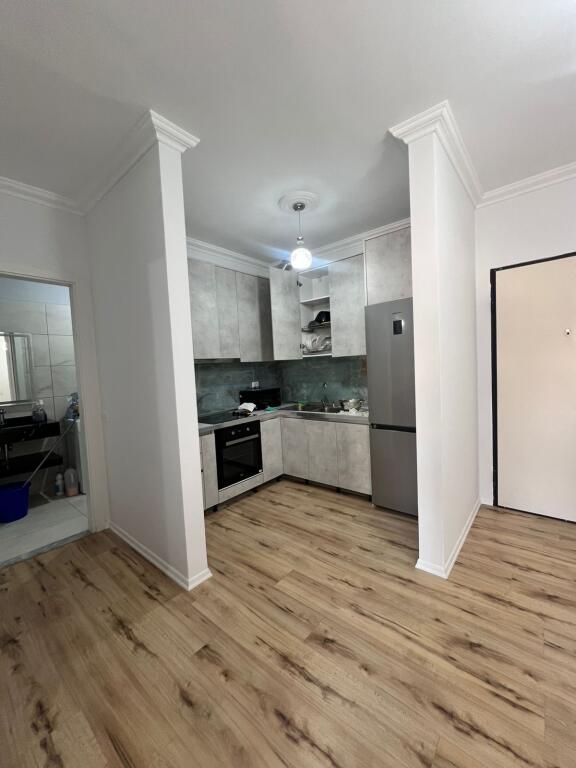 Jepet me qira 1+1  tek gjimnazi Sami Frasheri