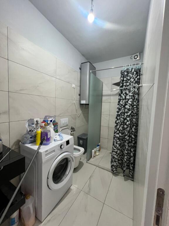 Jepet me qira 1+1  tek gjimnazi Sami Frasheri