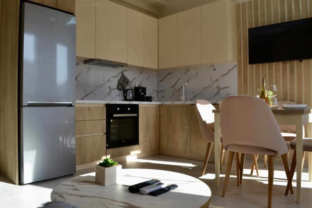 APARTAMENT ME QERA 1+1 RRUGA E BARRIKADAVE 700 EURO