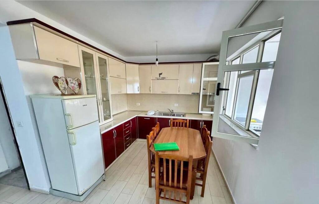 APARTAMENT ME QERA 2+1 KAMEZ 400 EURO
