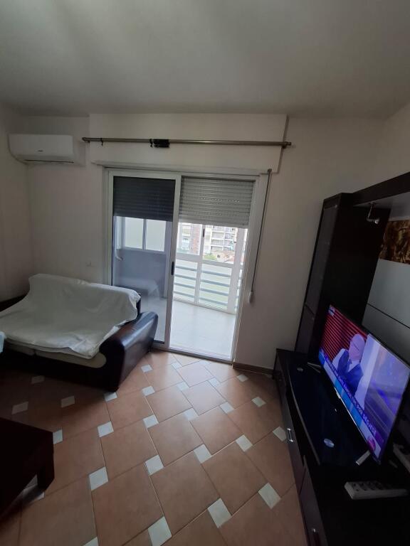 Jepet Me Qera Apartament 2+1+1 Ballkon
