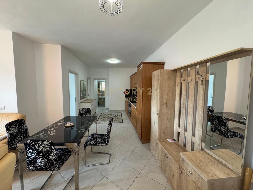 JEPET ME QIRA APARTAMENT 2+1 NE PLAZH! 450 € /Muaj