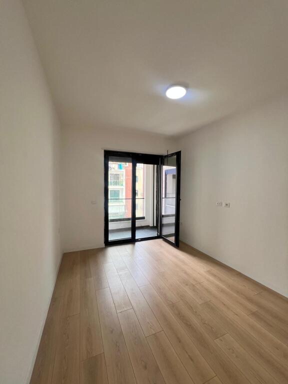 Shitet apartament 1+1, 55.4 m²tek Komuna e Parisit