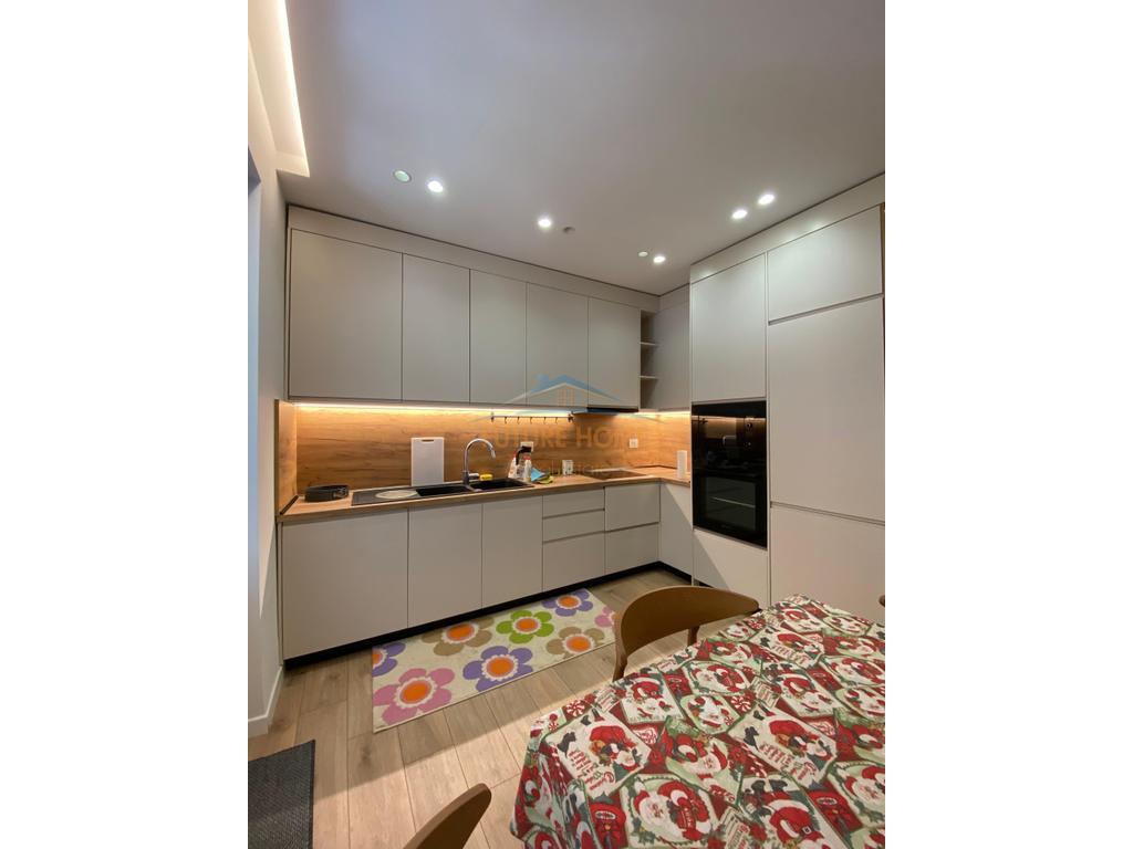 JEPET ME QERA  Apartament 2+1, Myslym Shyr