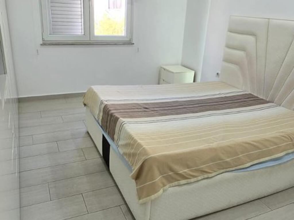 Shitet, Apartament 2+1, Rruga e Kavajës.