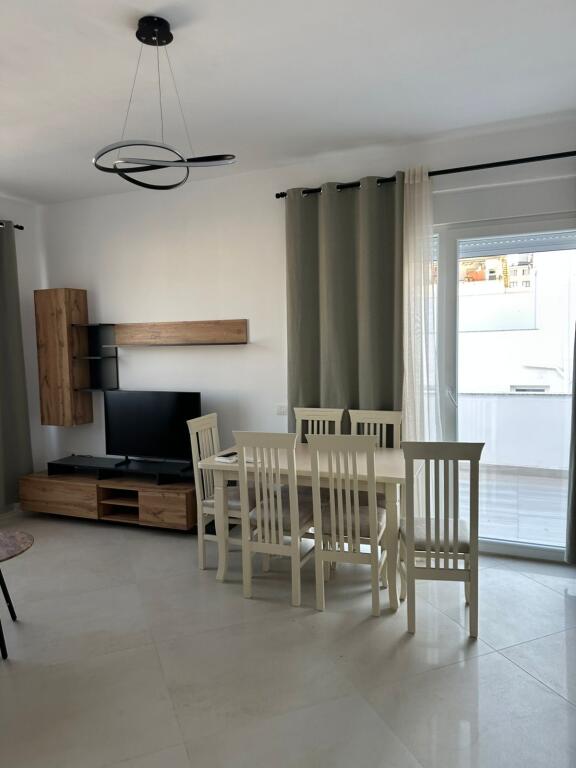 Apartament me qera 2+2