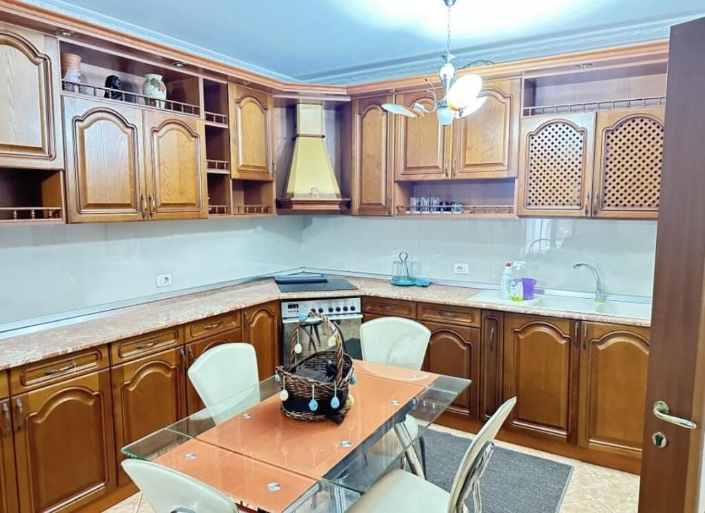 Apartament 2+1 me qira tek Zogu i Zi