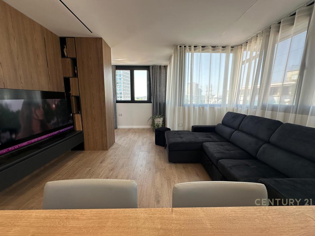 Affittasi super appartamento 2+1+2 bagni + veranda in Via Elbasan!
