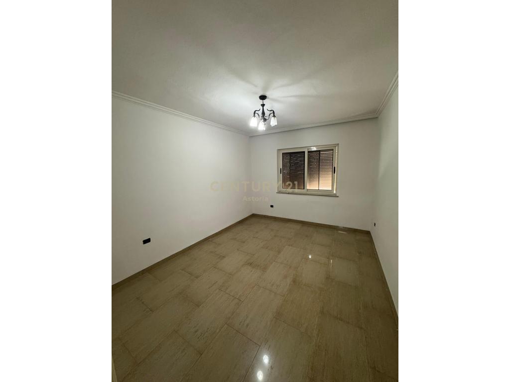 JEPET ME QIRA APRTAMENT 3+1+2 TE RRUGA FORTUZI, TIRANE