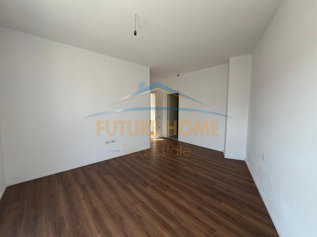 Disponojme apartament 2+1+2 per shitje me vendodhje tek Rruga e Barrikadave.