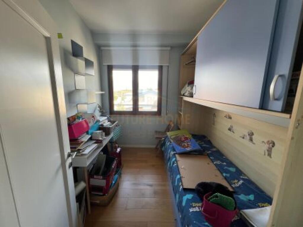 Shitet, Duplex 3+1+Post Parkimi, Liqeni i Thate, Tirane