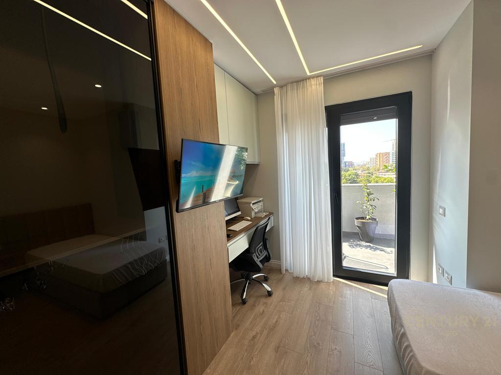 Affittasi super appartamento 2+1+2 bagni + veranda in Via Elbasan!