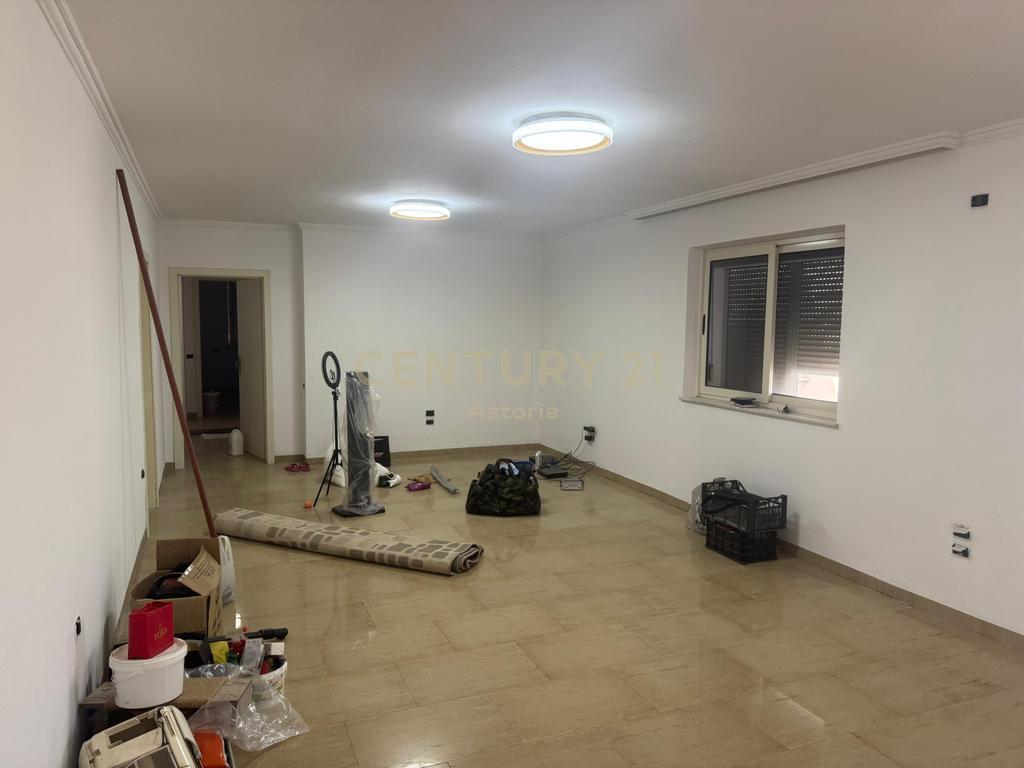 JEPET ME QIRA APRTAMENT 3+1+2 TE RRUGA FORTUZI, TIRANE
