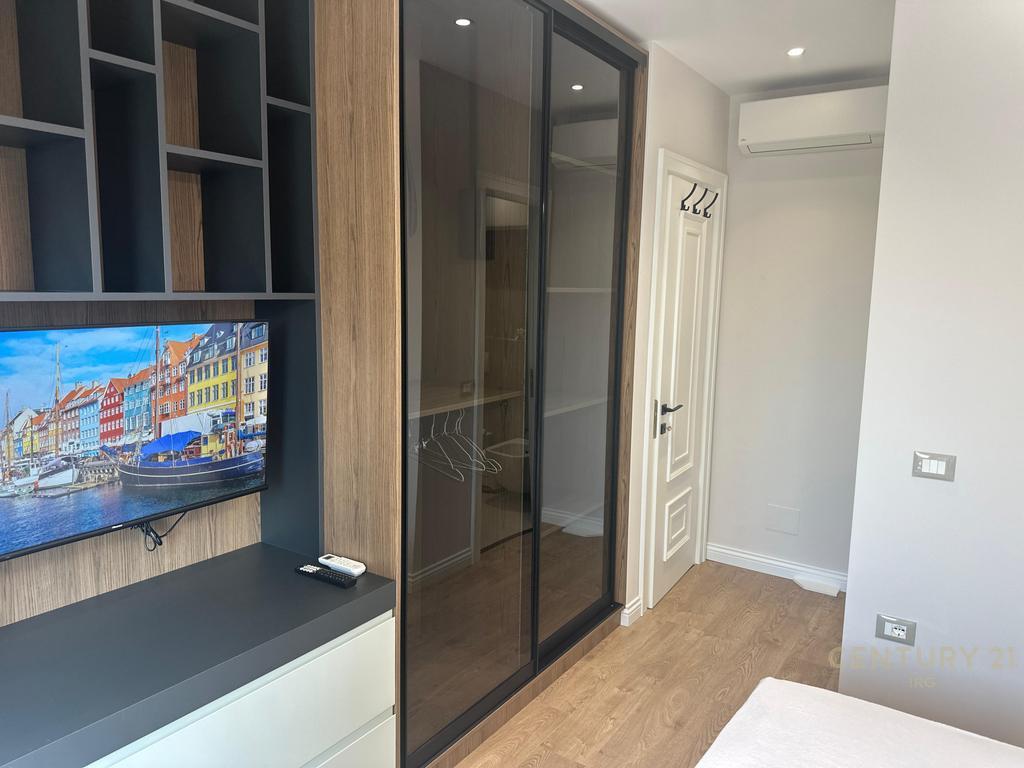 Affittasi super appartamento 2+1+2 bagni + veranda in Via Elbasan!
