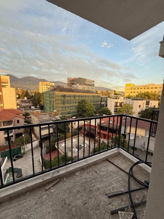SHITET APARTAMENT 1+1 – PRANË SPITALIT AMERIKAN 2, PËRBALLË QSUT