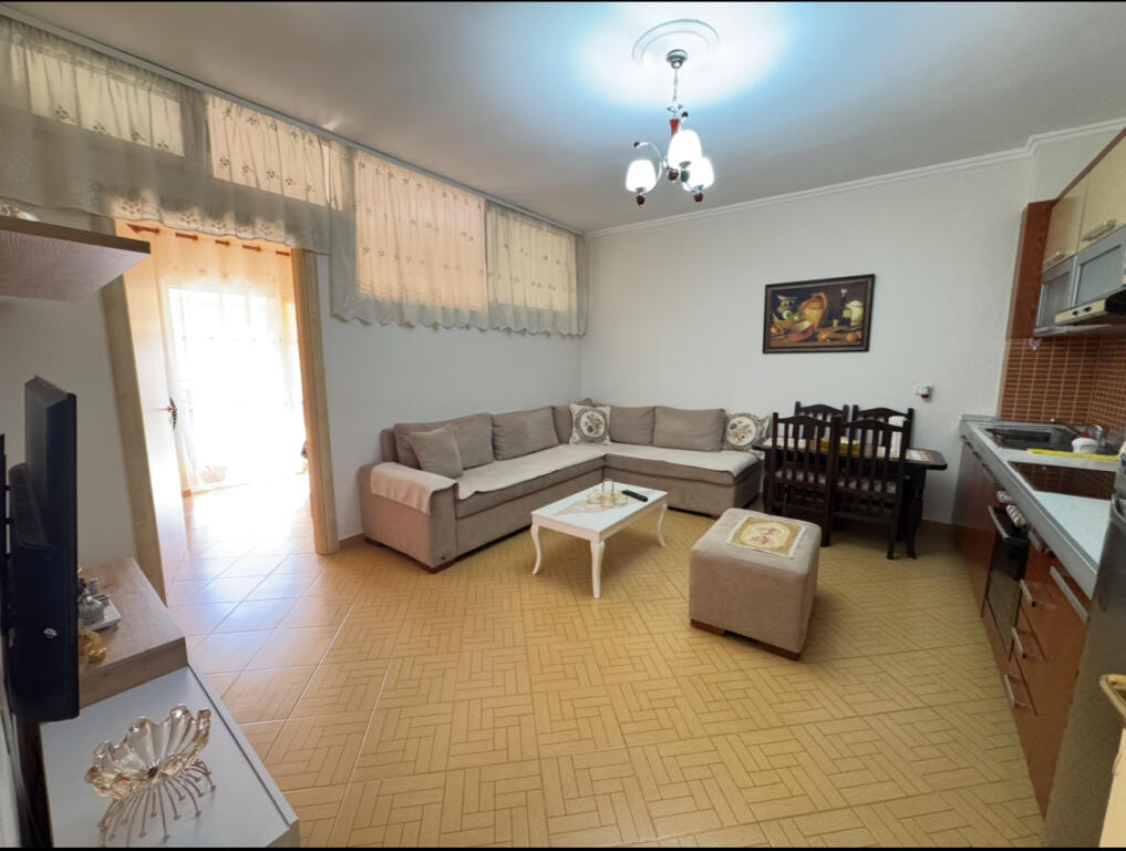 JEPET ME QIRA APARTMENT 2+1 NE ASTIR PRANE VILES L !!