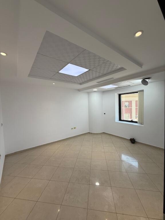 Okazion apartament 3+1 ne shitje! Mbi komunen e Parisit