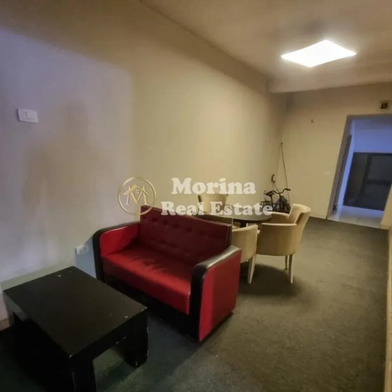 Affitto, Locale Commerciale, Via Hoxha Tahsim, 500 euro/mese.