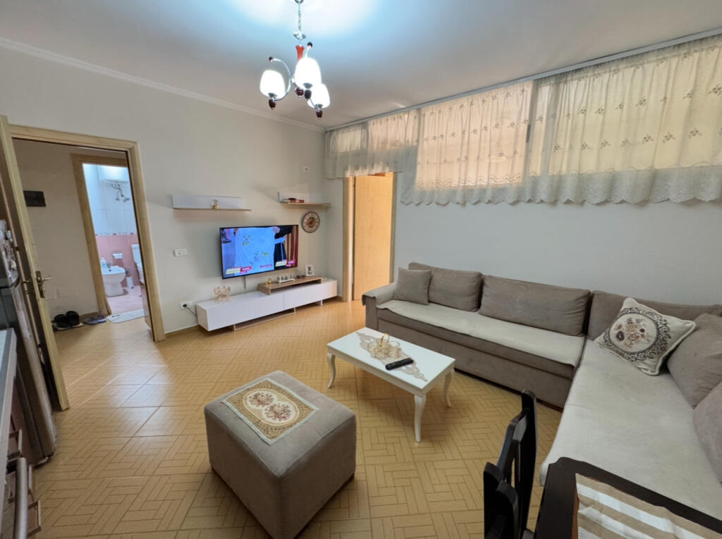 JEPET ME QIRA APARTMENT 2+1 NE ASTIR PRANE VILES L !!