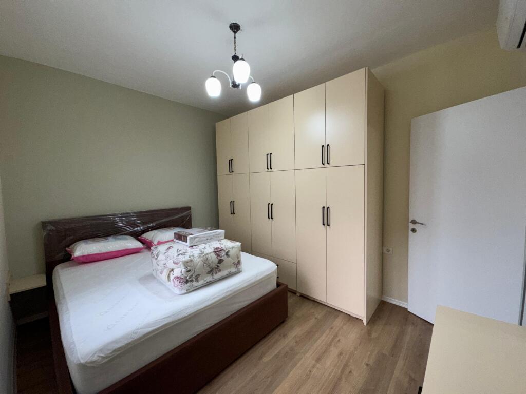 Apartament 1+1 me qira 📍 Vendndodhja: Tek Pazari i Ri💶 Çmimi: 700 €/muaj