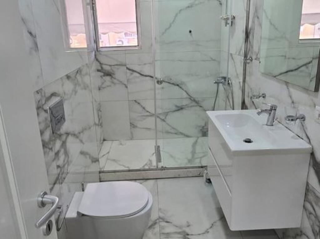 Shitet, Apartament 2+1, Rruga e Kavajës.