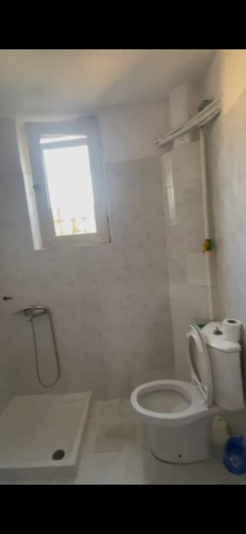 APARTAMENT ME QERA 2+1 ISH RESTORANT DURRESI 45.000 LEKE