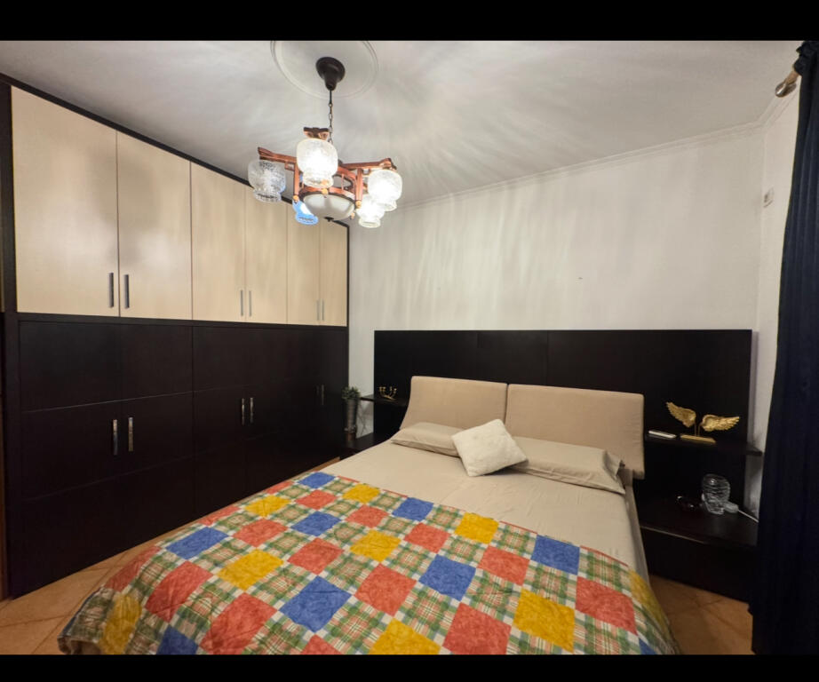 Affittiamo 1+1 in Via Elbasani