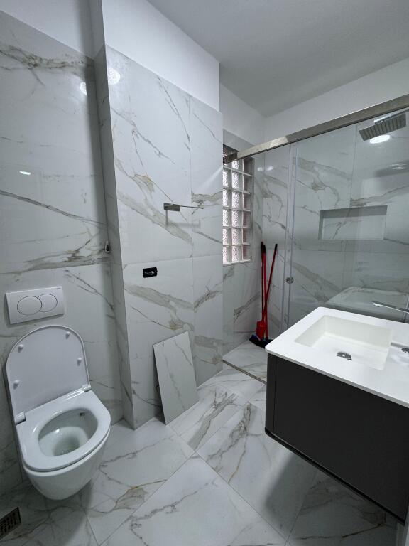 Apartament 1+1 me qira 📍 Vendndodhja: Tek Pazari i Ri💶 Çmimi: 700 €/muaj